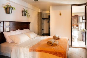 1 bedroom, free WiFi, bed sheets - Cozy Rooftop Apartment with Volcano Views – Walk to Central Antigua (Antigua Guatemala)