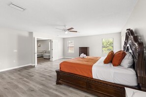 4 chambres, bureau, fer et planche à repasser, accès au Wi-Fi (inclus)