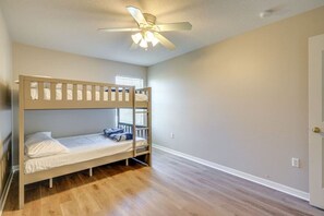 4 habitaciones, escritorio, wifi gratis y ropa de cama 