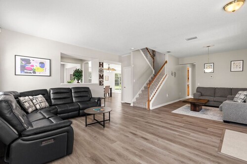 4BR Oasis | Fast WiFi Workspace, Near River