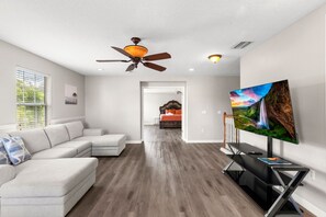 4 Schlafzimmer, Schreibtisch, Bügeleisen/Bügelbrett, kostenloses WLAN