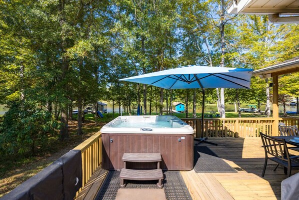 Outdoor spa tub
