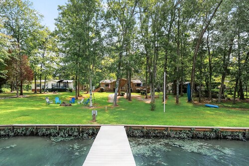 Cozy Lake Cabin | Porch, Hot Tub & Fire Pit