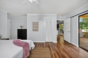 3 bedrooms, desk, iron/ironing board, travel cot