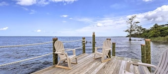 Currituck Charm | Private Pier, Game Room, Knotts Island Ferry