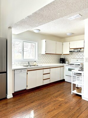 Microwave, oven, stovetop, dishwasher