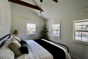 2 bedrooms, travel cot, free WiFi, bed sheets