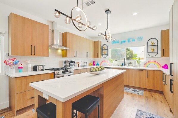 Microwave, oven, stovetop, dishwasher