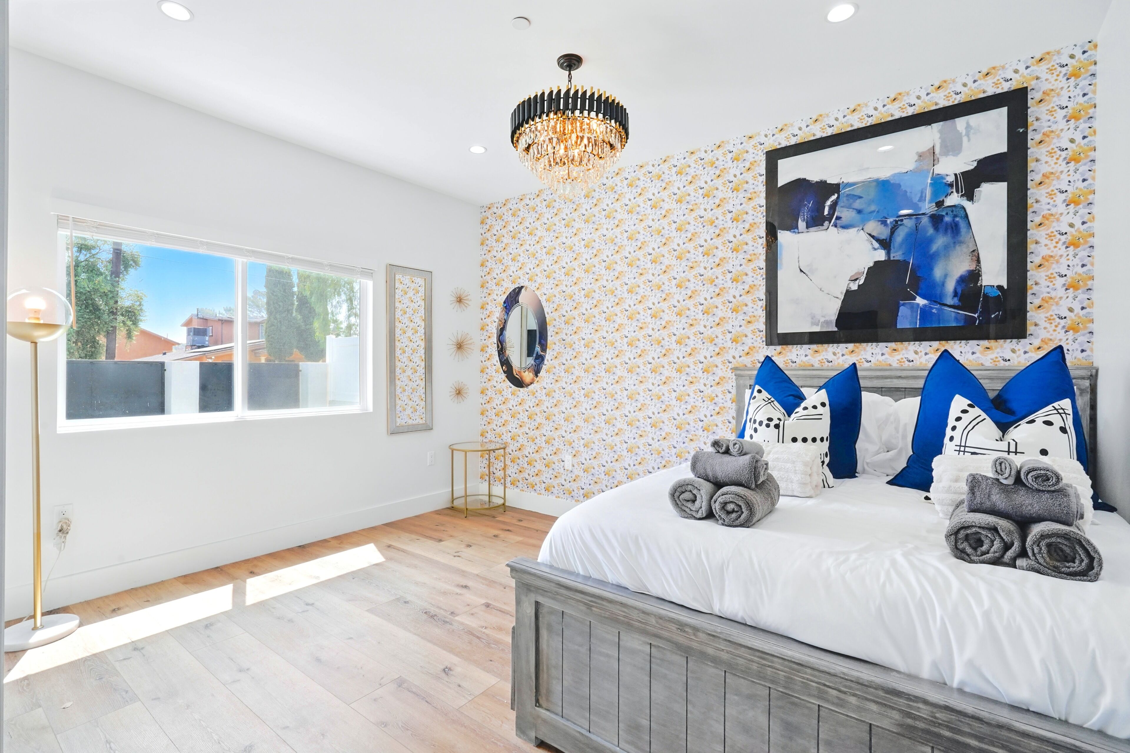 3 habitaciones, tabla de planchar con plancha, wifi y ropa de cama 