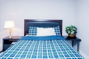 2 عدّة غرف نوم ومكواة/لوح كي وواي فاي وملاءات أسرّة