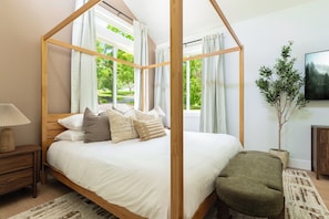 5 habitaciones, escritorio y tabla de planchar con plancha 