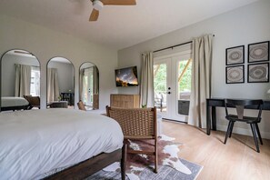 5 chambres, bureau, fer et planche à repasser, lit parapluie