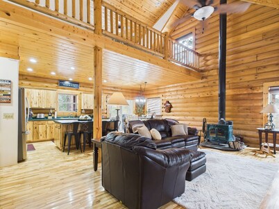 Misty Mountain Chalet- Cabin•Pets•EV•Trails•Views•2acres•7000ft elevation