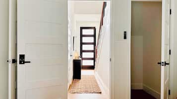 1 habitación, tabla de planchar con plancha, wifi gratis y ropa de cama