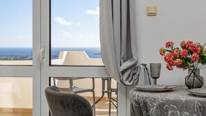 アパートメント バルコニー シービュー | 防音設備、アイロン / アイロン台、WiFi (無料)