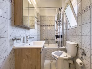 Apartamento, 2 habitaciones, balcón, vistas a la montaña | Sistema de insonorización, tabla de planchar con plancha, wifi gratis