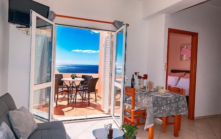 Apartment, Balcony, Sea View | Iron/ironing board, free WiFi