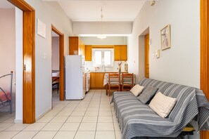 Apartamento, 2 habitaciones, balcón, vistas a la montaña | Sistema de insonorización, tabla de planchar con plancha, wifi gratis