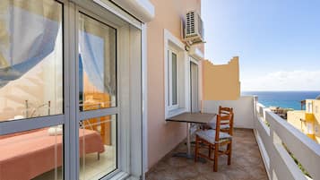 Departamento, 2 habitaciones, balcón, vista a la montaña | Tabla de planchar con plancha y wifi gratis