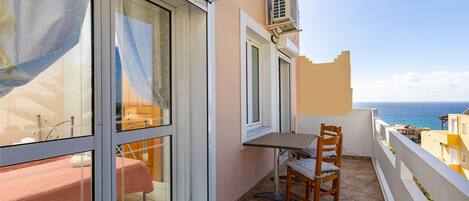 Apartment, 2 Bedrooms, Balcony, Mountain View