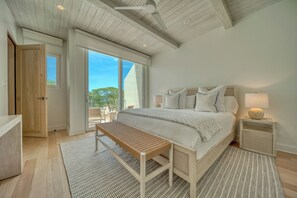 3 室のベッドルーム、WiFi (無料)、ベッドシーツ