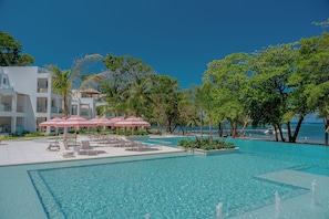 Pool - Elegant 3-Bed, 3-Bath Top-Floor Condo with Panoramic Ocean Views at Watercolors (Roat án)