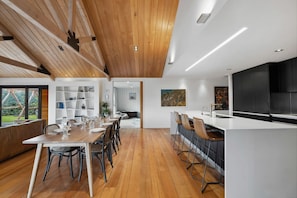 Dining - Infinity Outlook | Views, Fireplace & BBQ (Wānaka)