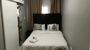 Standard Room | Desk, laptop workspace, blackout drapes, free WiFi