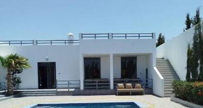 Charming 4-bedroom bed & breakfast with AC, WiFi in Ghazoua