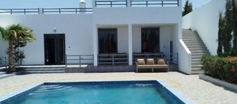 Charming 4-bedroom bed & breakfast with AC, WiFi in Ghazoua