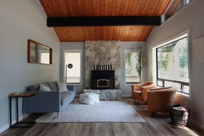 スマートテレビ、暖炉