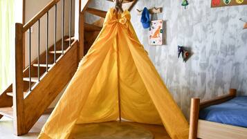 3 chambres, lit parapluie, Wi-Fi, draps fournis