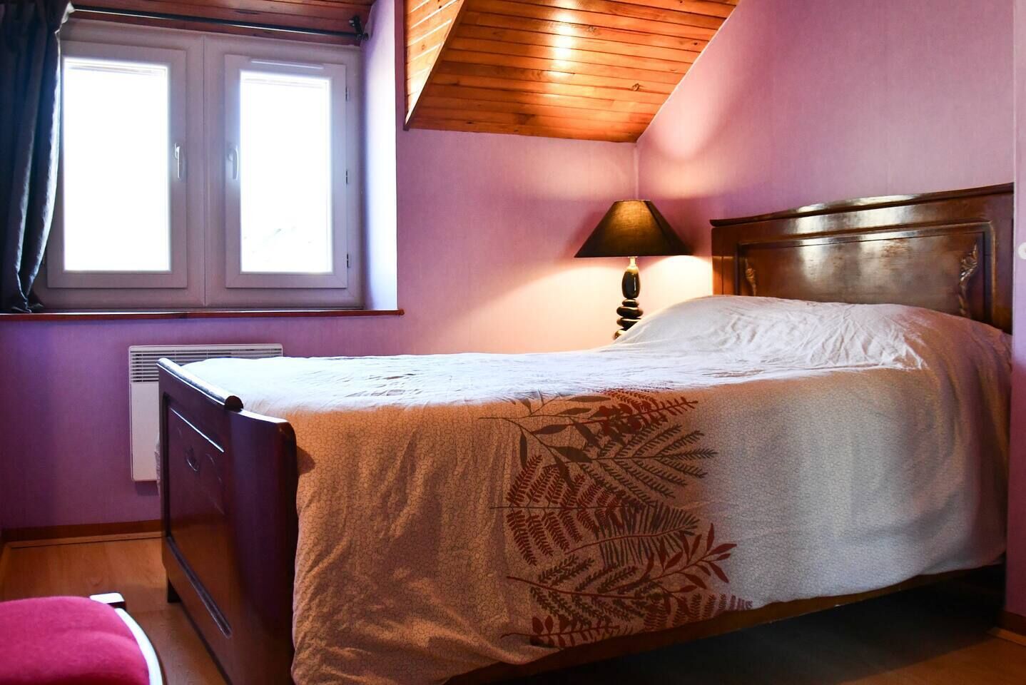 3 bedrooms, travel crib, WiFi, bed sheets