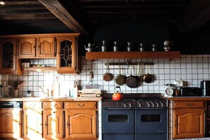 Fridge, microwave, oven, stovetop - O Grand Air - Spa & Hamam (Lavault-de-Frétoy)