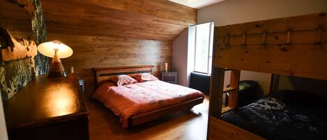 3 chambres, fer et planche Ă repasser, Wi-Fi, draps fournis
