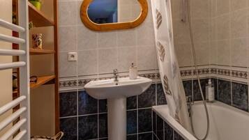 SĂšche-cheveux, serviettes fournies