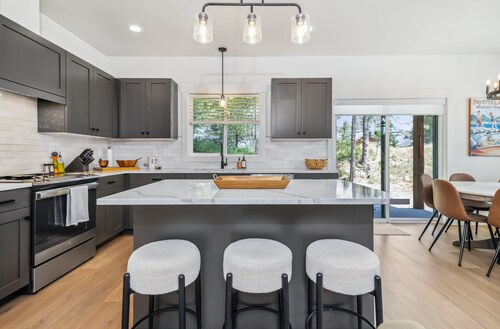 Bighorn Basecamp- Mountain family getaway near lake - Pet friendly