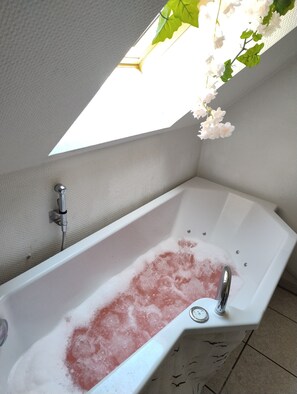 Hair dryer, towels, soap, toilet paper - Unser Raum wurde für ein unvergessliches Erlebnis geschaffen, bei dem Sie entspa (Ginsheim-Gustavsburg)