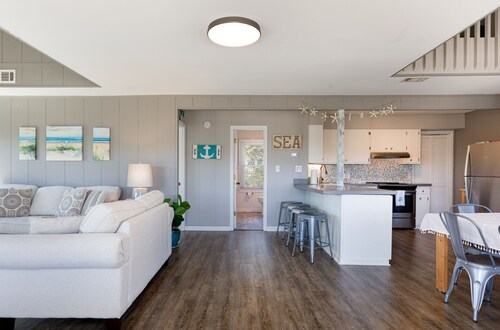 50 yards to the beach, sleeps 8 & ready for you to make new memories!