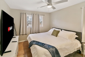 5 habitaciones, escritorio y tabla de planchar con plancha 