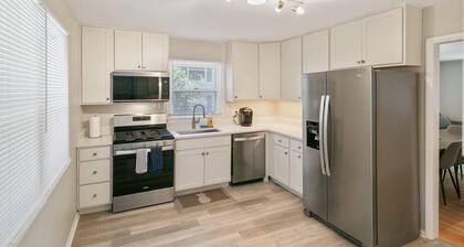 Bright & Roomy 5BR – Family-Ready Near Naval Base!