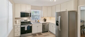 Bright & Roomy 5BR – Family-Ready Near Naval Base!