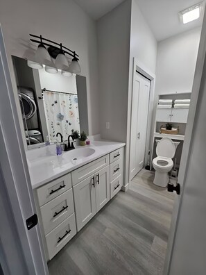 Toallas, jabón, papel higiénico