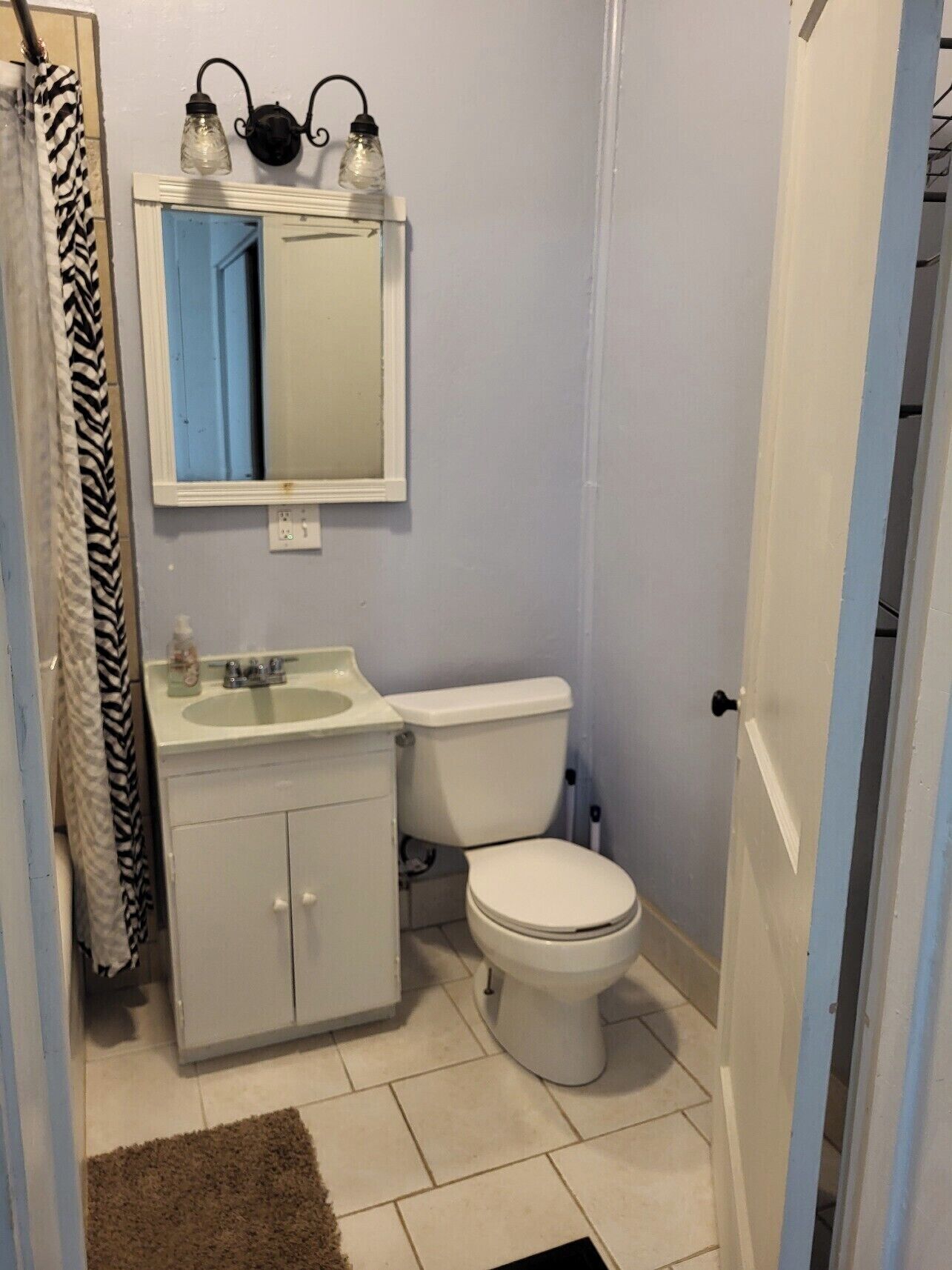 Pyyhkeet, saippua, vessapaperi