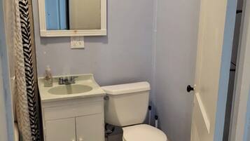 Handtücher, Seife, Toilettenpapier