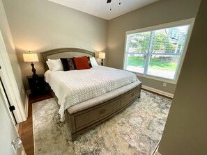 2 habitaciones, tabla de planchar con plancha y cuna de viaje 