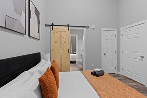 2 bedrooms, desk, iron/ironing board, WiFi