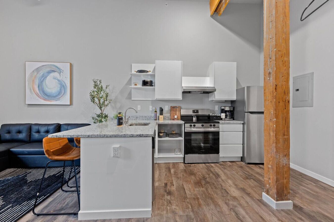 Réfrigérateur, micro-ondes, four, plaque de cuisson