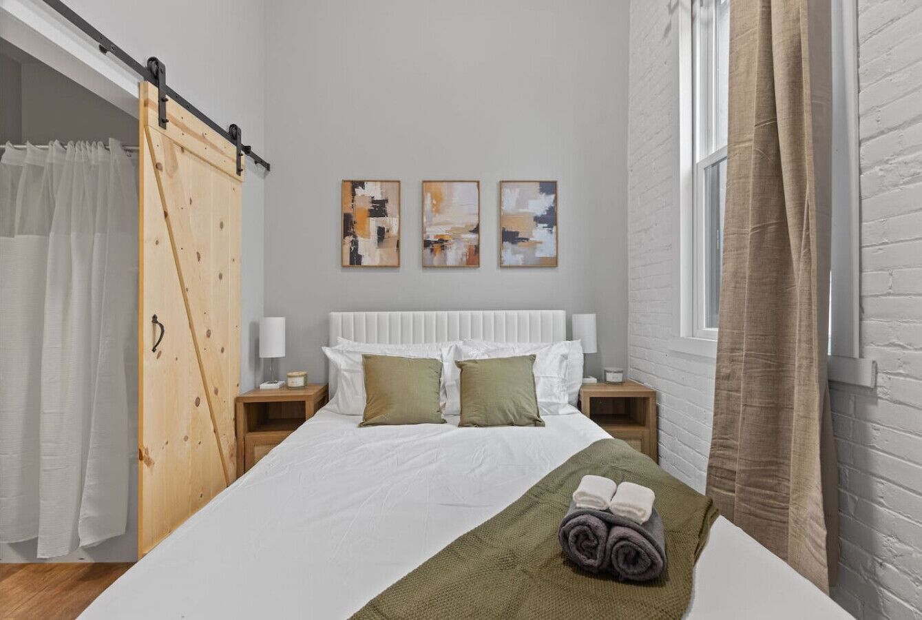 2 bedrooms, desk, iron/ironing board, WiFi