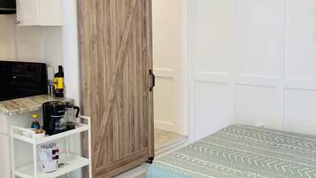 1 chambre, fer et planche Ă repasser, Wi-Fi, draps fournis